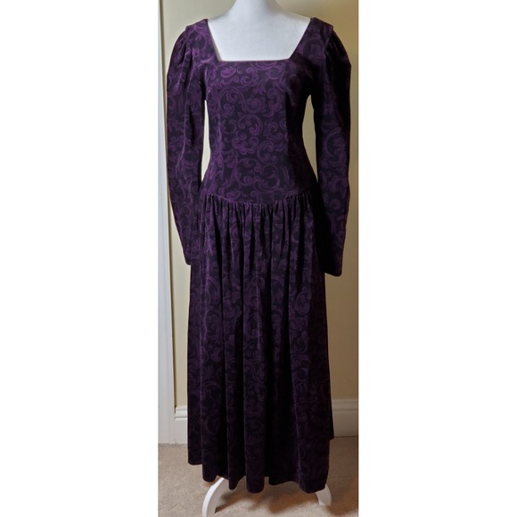 READ Vintage Velvet Laura Ashley Long Sleeve Maxi Dress Romantic Size 12 - Picture 1 of 13